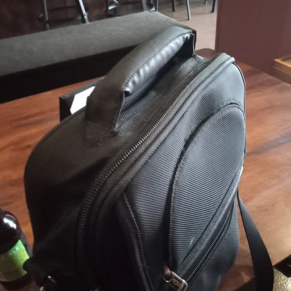 $400 Tumi Alpha Medium Travel Tote Black Ballistic Nylon Expandable G4 LIKE NEW